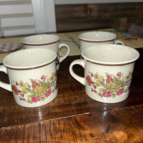 Dining Vintage 1975 Royal Doulton Gaiety Lambeth Stoneware 4 Teacups